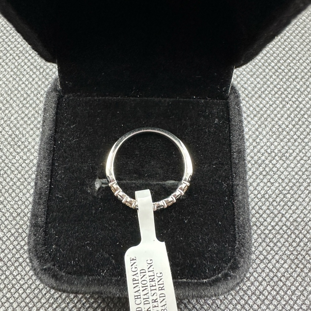 NEW! ✨GORGEOUS✨ Champagne and Black Diamond Ring - Picture 7 of 7